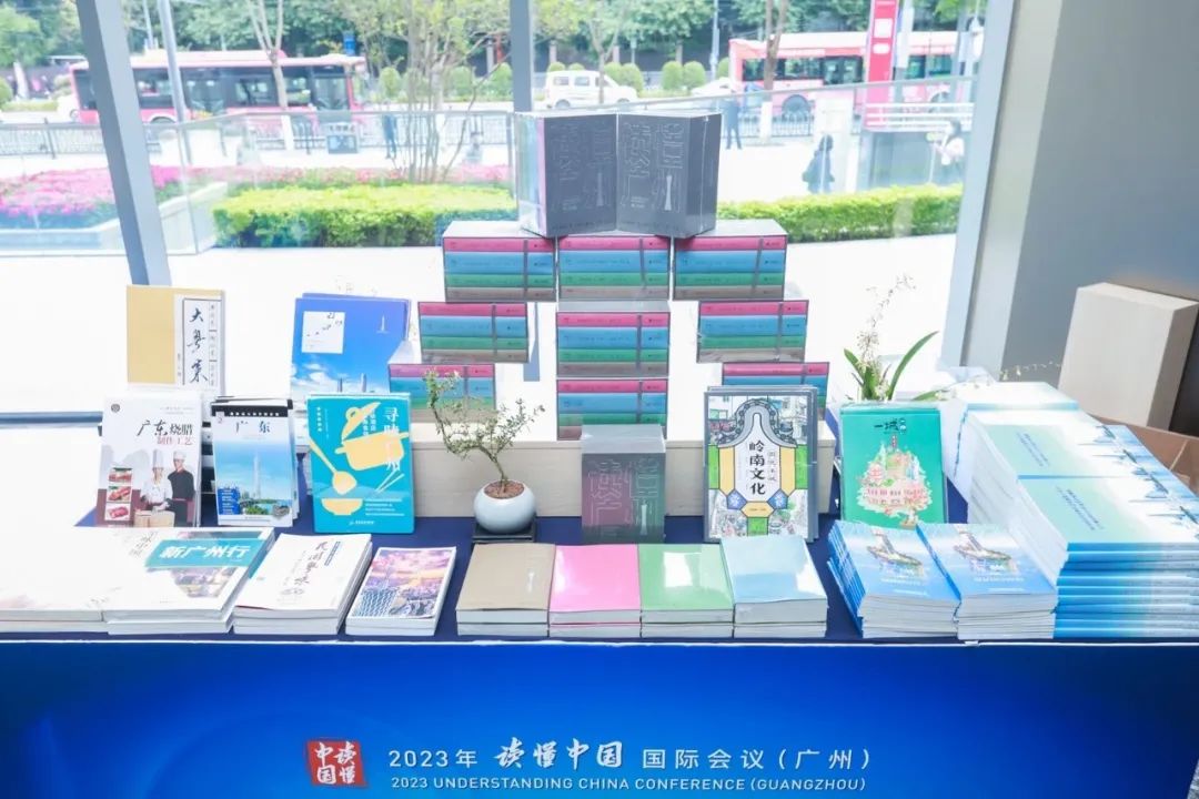 广州出版社与香港三联书店合作，推动岭南文化精品图书《消失的名菜》《大粤菜》版权出海